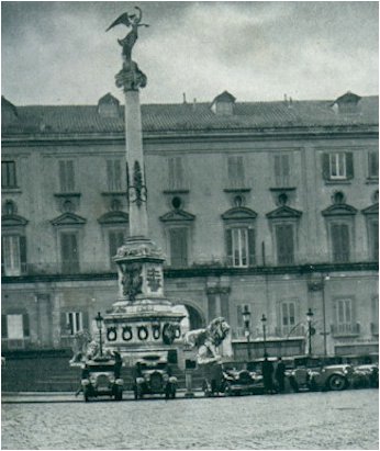 Piazza Colonna-Napoli.jpg
